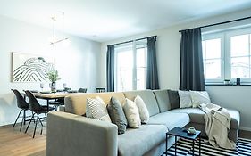 Oskar Apartments
